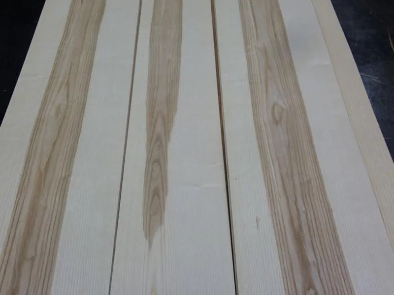 0,9mm Esche Kern Furnier